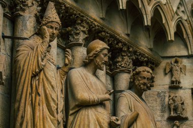 Reims France 04 Eylül 2020 Roma Katolik Notre Dame de Reims Katedrali 'nin dış görünüşü, Fransa' nın Grand Est bölgesinde tarihi bir eser ve Avrupa 'nın en eskilerindendir.