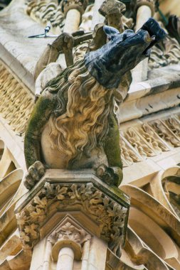 Reims France 04 Eylül 2020 Roma Katolik Notre Dame de Reims Katedrali 'nin dış görünüşü, Fransa' nın Grand Est bölgesinde tarihi bir eser ve Avrupa 'nın en eskilerindendir.