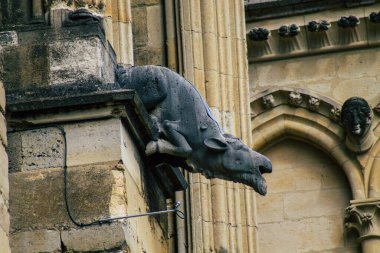 Reims France 04 Eylül 2020 Roma Katolik Notre Dame de Reims Katedrali 'nin dış görünüşü, Fransa' nın Grand Est bölgesinde tarihi bir eser ve Avrupa 'nın en eskilerindendir.