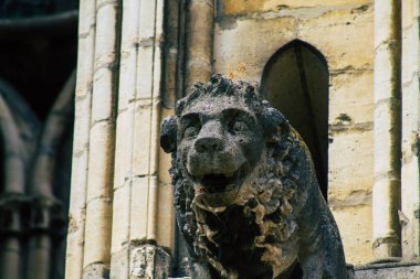 Reims France 04 Eylül 2020 Roma Katolik Notre Dame de Reims Katedrali 'nin dış görünüşü, Fransa' nın Grand Est bölgesinde tarihi bir eser ve Avrupa 'nın en eskilerindendir.