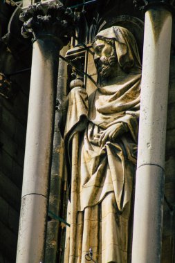 Reims France 04 Eylül 2020 Roma Katolik Notre Dame de Reims Katedrali 'nin dış görünüşü, Fransa' nın Grand Est bölgesinde tarihi bir eser ve Avrupa 'nın en eskilerindendir.