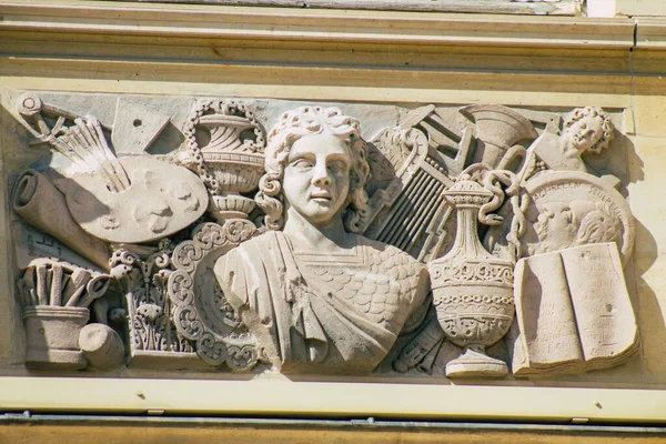 Reims France 04 Eylül 2020 tarihsel şehir merkezindeki belediye binasının görüntüsü, Fransa 'nın Grand Est bölgesinde bir şehir ve Avrupa' nın en eskilerindendir.