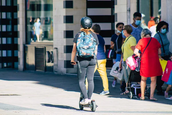 Reims Francia Septiembre 2020 Vista Personas Identificadas Rodando Con Scooter — Foto de Stock