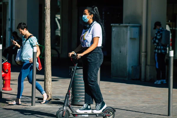 Reims Francie Září 2020 Pohled Neidentifikované Chodce Obličejovou Maskou Aby — Stock fotografie