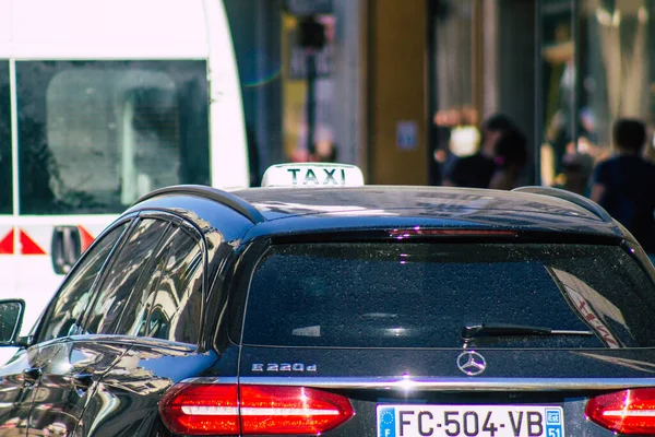 Reims France September 2020 View Traditional Taxi Passengers Parked Historical — Stock Photo, Image