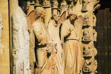 Reims France 12 Eylül 2020 Roma Katolik Notre Dame de Reims Katedrali 'nin dış görünüşü, Fransa' nın Grand Est bölgesinde tarihi bir eser ve Avrupa 'nın en eskilerindendir.