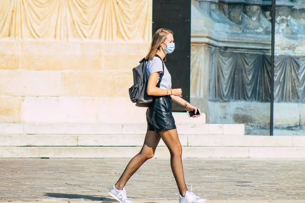 Reims Frankrike September 2020 Visa Oidentifierade Fotgängare Med Ansiktsmask För — Stockfoto