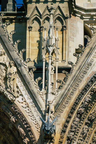 Reims Francja Września 2020 Widok Zewnętrznej Fasady Rzymskokatolickiej Katedry Notre — Zdjęcie stockowe