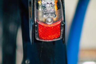 Reims Fransa 18 Eylül 2020 erişilebilir bisiklet görünümü kısa süreler için kiralanır, genellikle tarihsel cadde ve Reims toplu taşıma sisteminin bir parçası olarak birkaç saatliğine