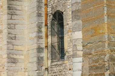 Reims 'de bir ortaçağ manastırı kilisesi olan Saint-Remi Bazilikası' nın dış cephesine 21 Eylül 2020 'de Fransa' yı gösteriyor.