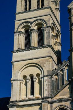 Reims 'de bir ortaçağ manastırı kilisesi olan Saint-Remi Bazilikası' nın dış cephesine 21 Eylül 2020 'de Fransa' yı gösteriyor.