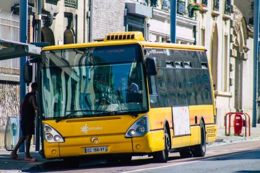 Reims France 21 Eylül 2020 Yolcular için geleneksel bir şehir otobüsü görüntüsü ve Grand Est 'te bir toplu taşıma sistemi olan Reims' in bir parçası