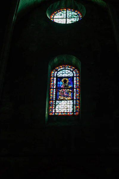 Reims France 2020年9月21日Reims France圣雷米大教堂 Basilica Saint Remi 内的彩色玻璃窗户视图 一座位于法国大东部地区的中世纪修道院教堂 — 图库照片