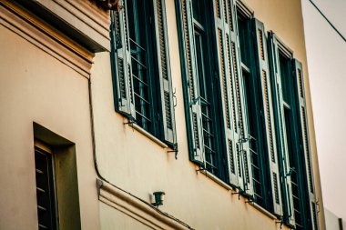 Yunanistan 'da eski bir evin dış görünüşü