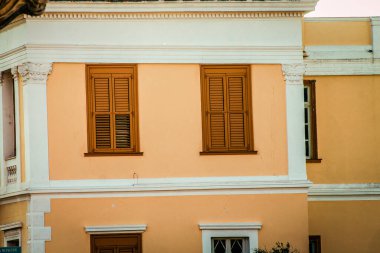 Yunanistan 'da eski bir evin dış görünüşü