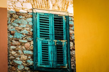 Yunanistan 'da eski bir evin dış görünüşü