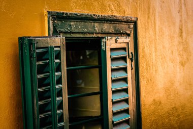 Yunanistan 'da eski bir evin dış görünüşü