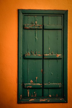 Yunanistan 'da eski bir evin dış görünüşü