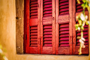 Yunanistan 'da eski bir evin dış görünüşü