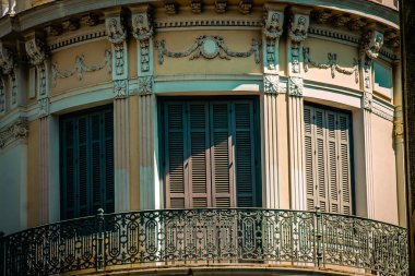 Yunanistan 'da eski bir evin dış görünüşü