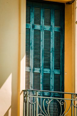 Yunanistan 'da eski bir evin dış görünüşü