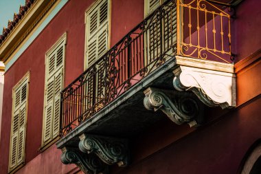 Yunanistan 'da eski bir evin dış görünüşü