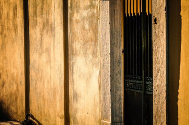 Yunanistan 'da eski bir evin dış görünüşü