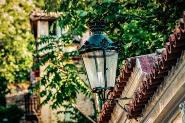 Yunanistan 'da eski bir evin dış görünüşü