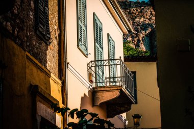 Yunanistan 'da eski bir evin dış görünüşü