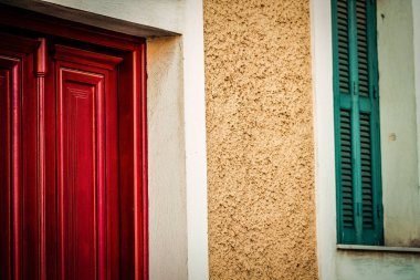 Yunanistan 'da eski bir evin dış görünüşü