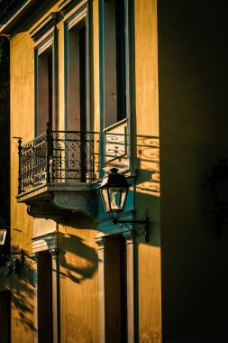 Yunanistan 'da eski bir evin dış görünüşü