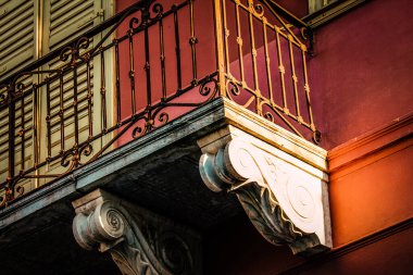 Yunanistan 'da eski bir evin dış görünüşü