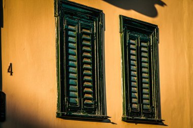 Yunanistan 'da eski bir evin dış görünüşü