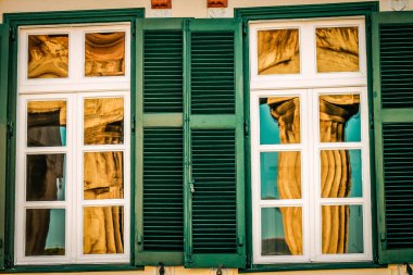 Yunanistan 'da eski bir evin dış görünüşü