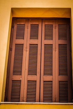 Yunanistan 'da eski bir evin dış görünüşü