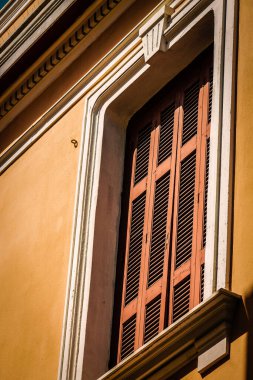 Yunanistan 'da eski bir evin dış görünüşü