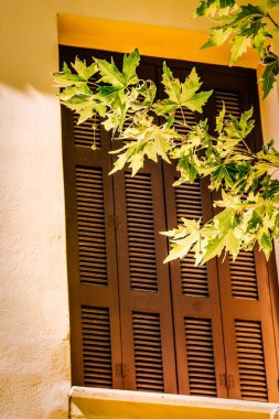 Yunanistan 'da eski bir evin dış görünüşü