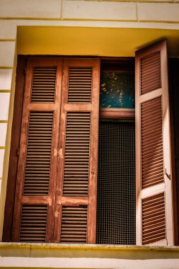 Yunanistan 'da eski bir evin dış görünüşü