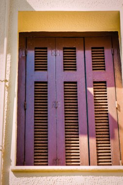 Yunanistan 'da eski bir evin dış görünüşü