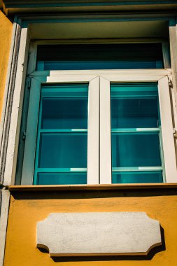 Yunanistan 'da eski bir evin dış görünüşü