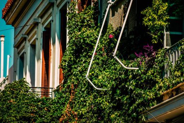 Yunanistan 'da eski bir evin dış görünüşü