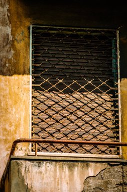 Yunanistan 'da eski bir evin dış görünüşü