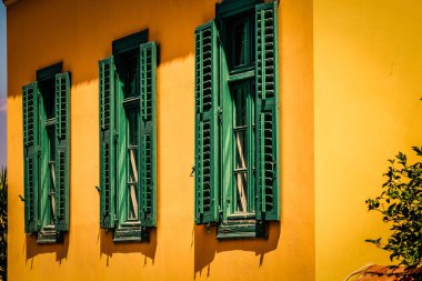 Yunanistan 'da eski bir evin dış görünüşü