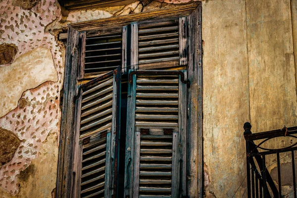 Άποψη Της Πρόσοψης Παλιού Σπιτιού Στην Ελλάδα — Φωτογραφία Αρχείου