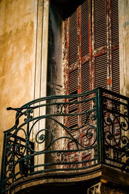 Yunanistan 'da eski bir evin dış görünüşü