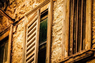 Yunanistan 'da eski bir evin dış görünüşü