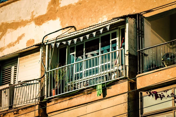 Srail Tel Aviv Sokaklarındaki Modern Bir Binanın Dış Görünüşü — Stok fotoğraf