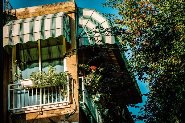 Blick Auf Die Fassade Eines Modernen Gebäudes Den Straßen Von — Stockfoto