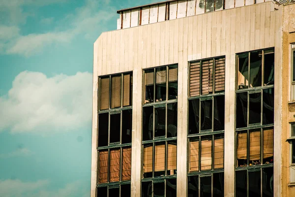 Blick Auf Die Fassade Eines Modernen Gebäudes Den Straßen Von — Stockfoto