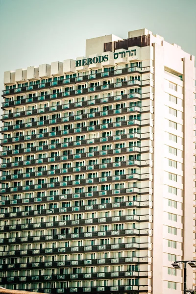 Srail Tel Aviv Sokaklarındaki Modern Bir Binanın Dış Görünüşü — Stok fotoğraf